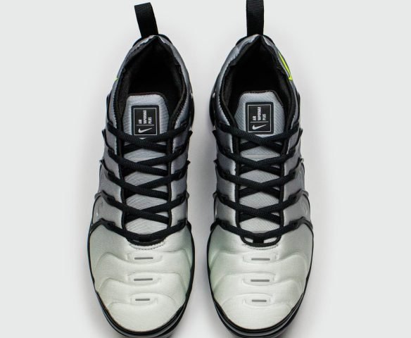 Nike air vapormax plus grey black best sale