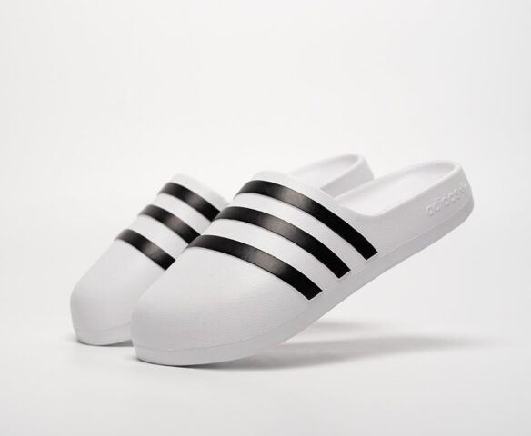 Сланцы Adidas белые