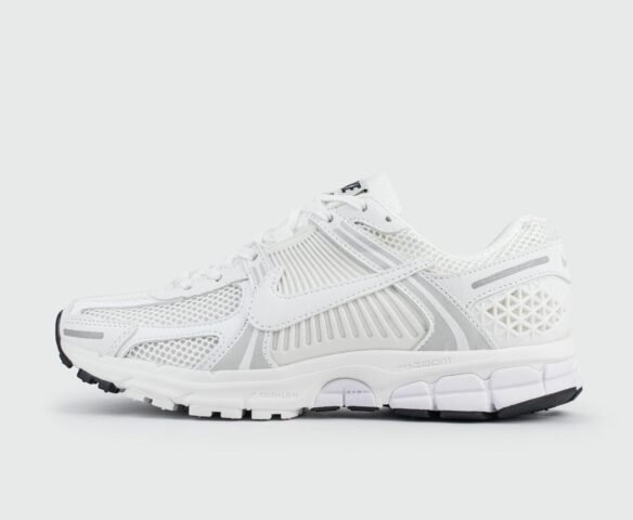 Nike Zoom Vomero 5 All White