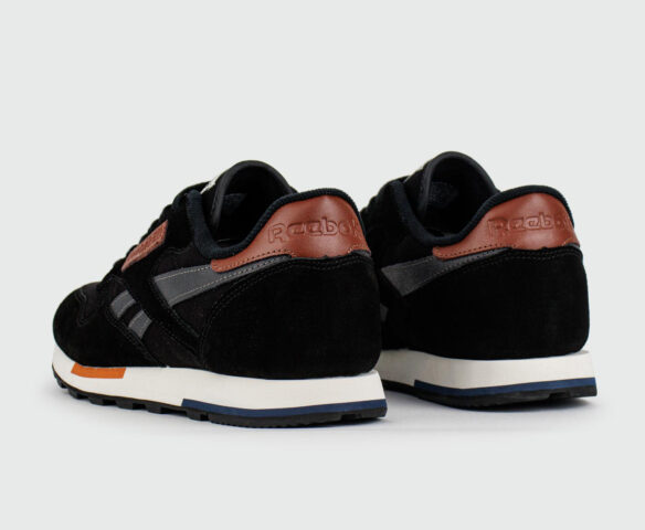 Reebok Classic Utility Black / White. Вид 3